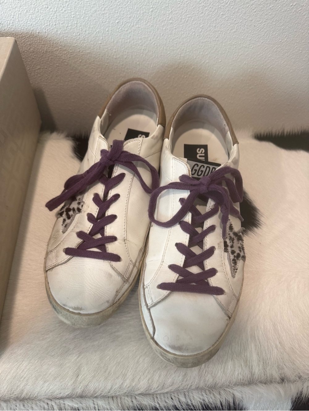 Authentic Women’s Golden Goose Superstars. * FLAW*